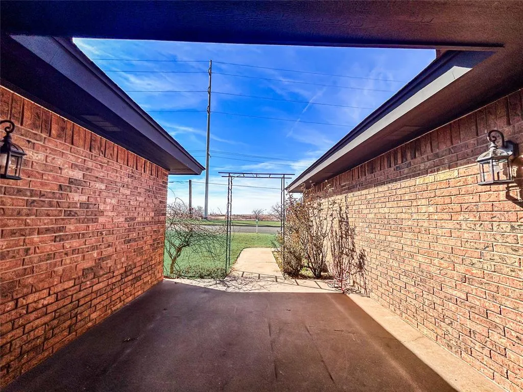 Photo 34 — 705 S 28th Street, Clinton, OK 73601