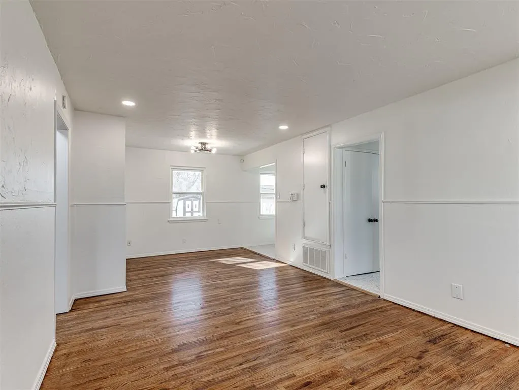 Photo 9 — 6910 NW 53rd Street, Bethany, OK 73008