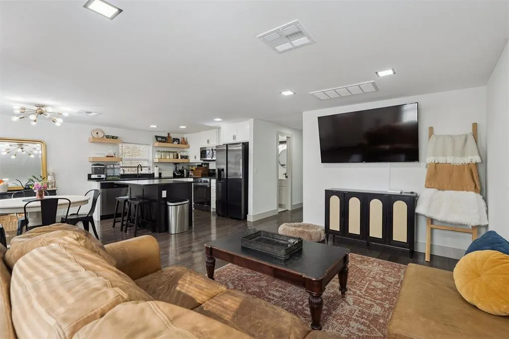Photo 3 — 723 SE 22nd Street, Oklahoma City, OK 73129