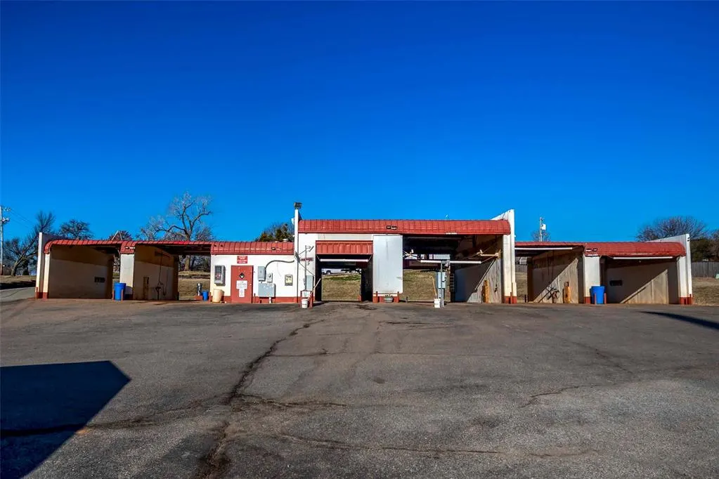 Photo 2 — 1102 E 1st Street, Chandler, OK 74834