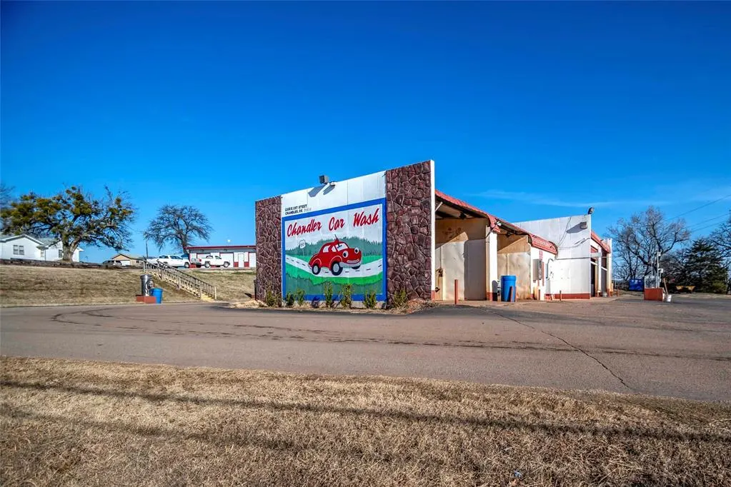 Photo 3 — 1102 E 1st Street, Chandler, OK 74834