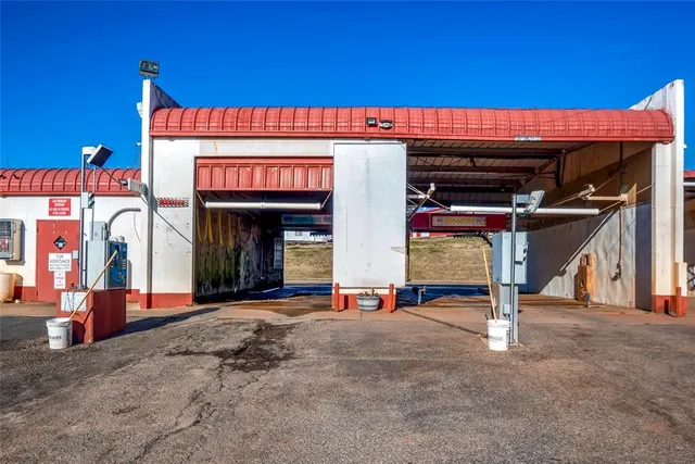 Photo 4 — 1102 E 1st Street, Chandler, OK 74834