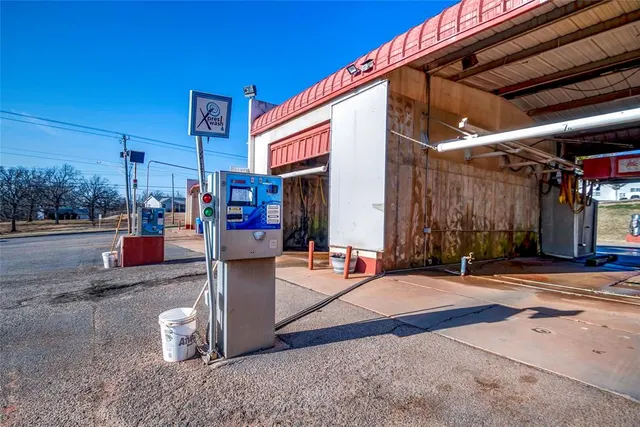 Photo 6 — 1102 E 1st Street, Chandler, OK 74834