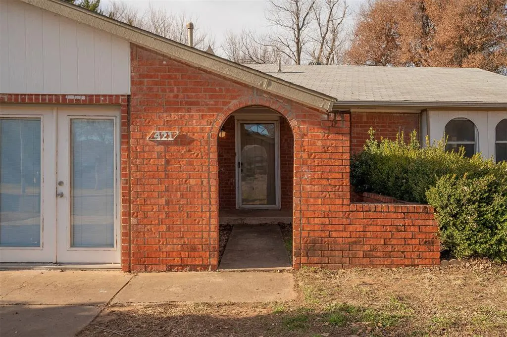 Photo 2 — 421 Meadow Lake Drive, Edmond, OK 73003