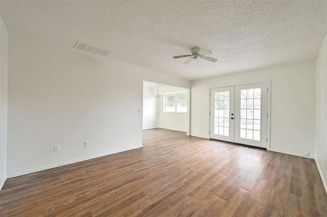 Photo 3 — 421 Meadow Lake Drive, Edmond, OK 73003