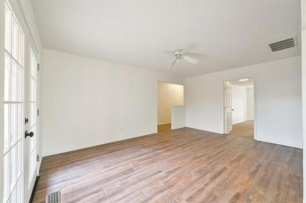 Photo 5 — 421 Meadow Lake Drive, Edmond, OK 73003
