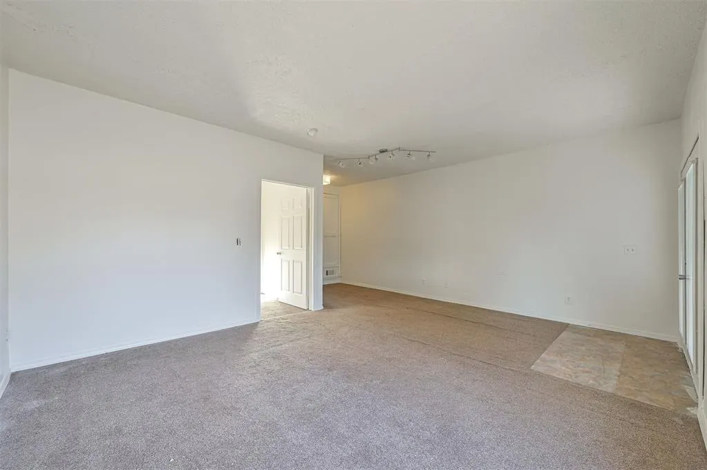 Photo 19 — 421 Meadow Lake Drive, Edmond, OK 73003