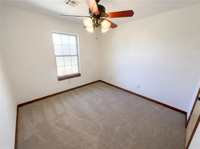 Photo 4 — 305 N Lakeside Terrace, Mustang, OK 73064