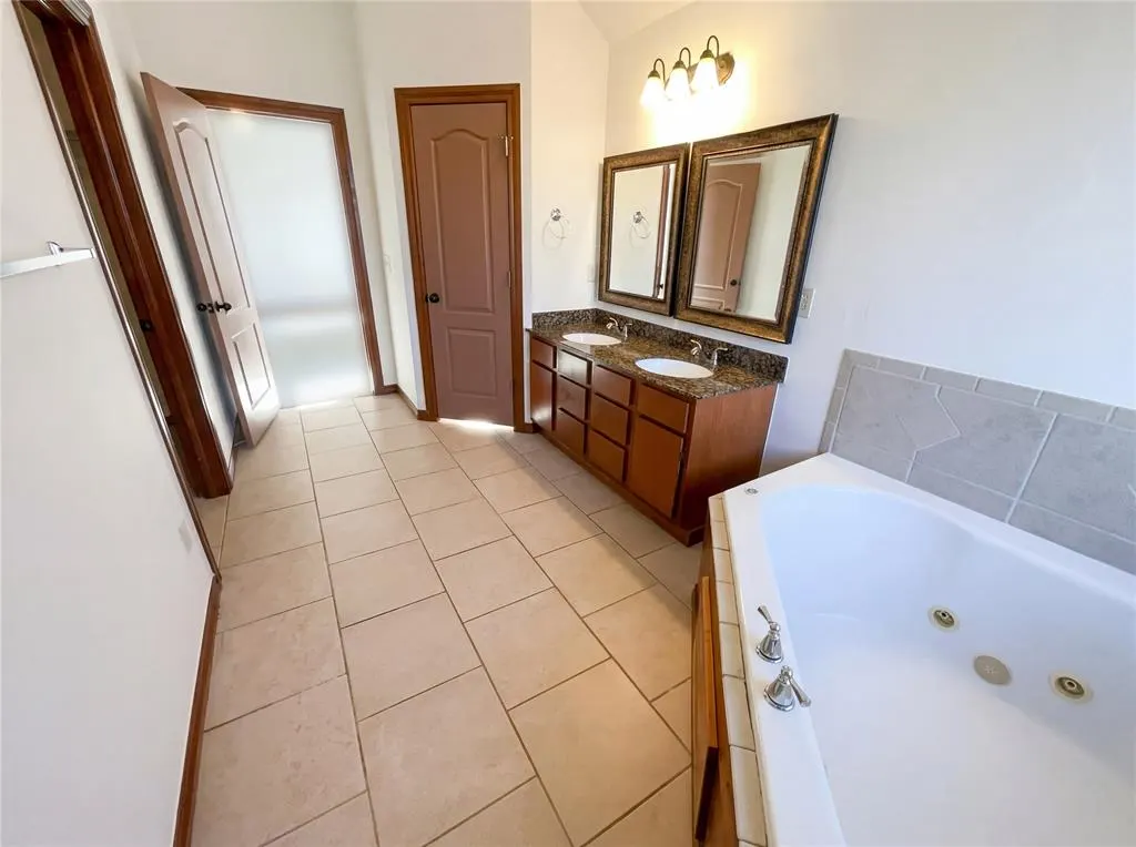 Photo 12 — 305 N Lakeside Terrace, Mustang, OK 73064