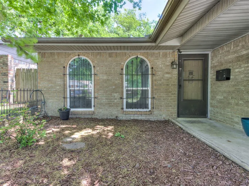 Photo 3 — 616 Whispering Oak Road, Oklahoma City, OK 73127