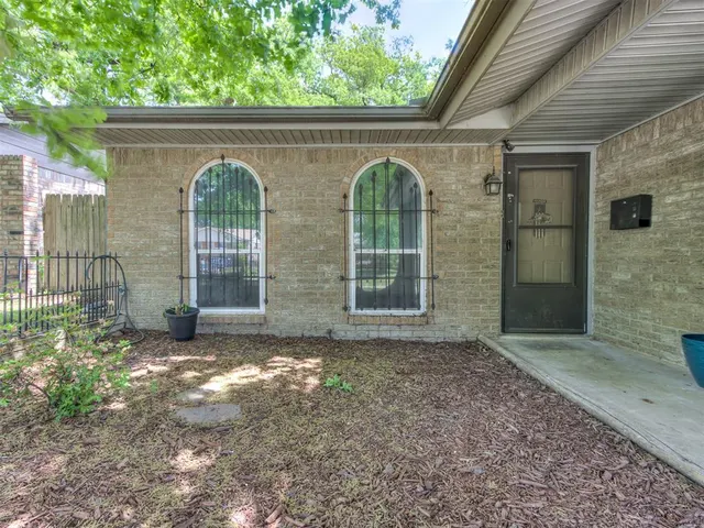 Photo 3 — 616 Whispering Oak Road, Oklahoma City, OK 73127