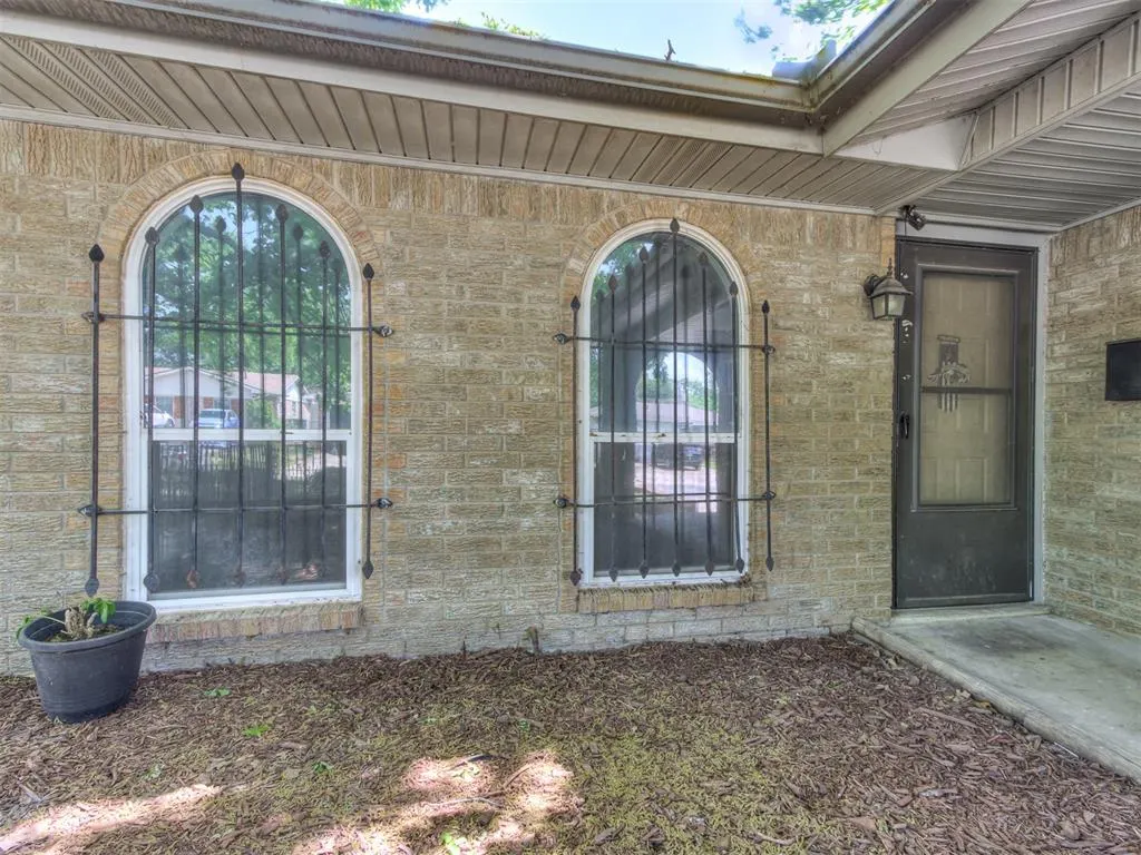 Photo 4 — 616 Whispering Oak Road, Oklahoma City, OK 73127