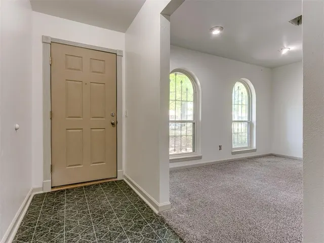 Photo 5 — 616 Whispering Oak Road, Oklahoma City, OK 73127