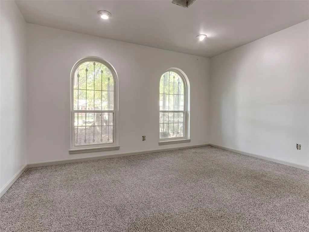 Photo 6 — 616 Whispering Oak Road, Oklahoma City, OK 73127