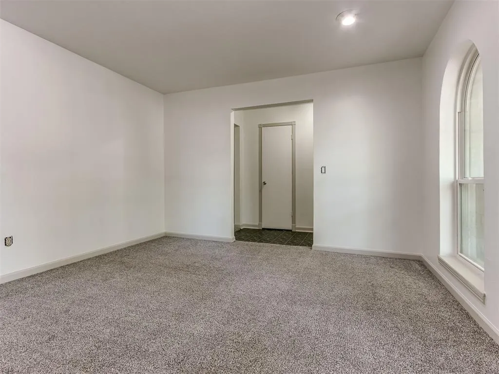 Photo 7 — 616 Whispering Oak Road, Oklahoma City, OK 73127