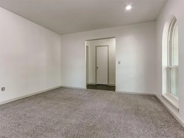 Photo 7 — 616 Whispering Oak Road, Oklahoma City, OK 73127
