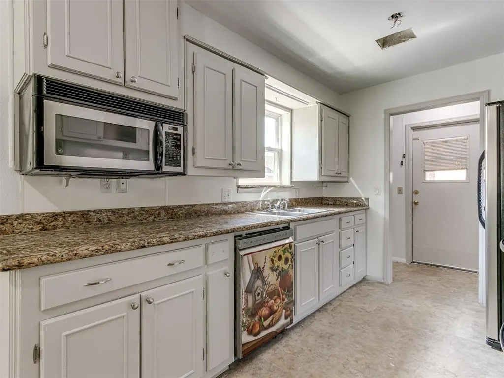Photo 12 — 616 Whispering Oak Road, Oklahoma City, OK 73127