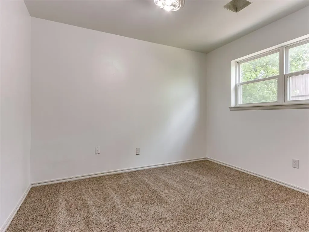 Photo 18 — 616 Whispering Oak Road, Oklahoma City, OK 73127