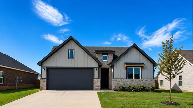 Front exterior — 4921 Maleah Avenue, Noble, OK 73068