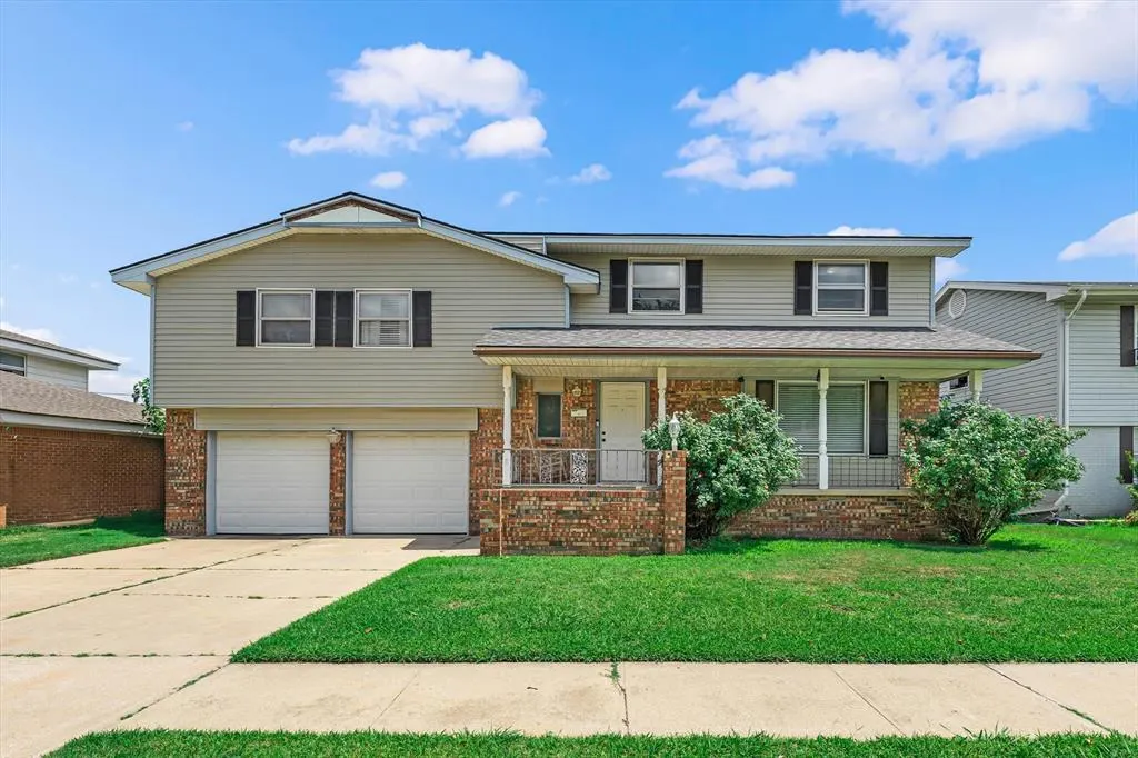 Photo 2 — 2232 Laneway Drive, Oklahoma City, OK 73159