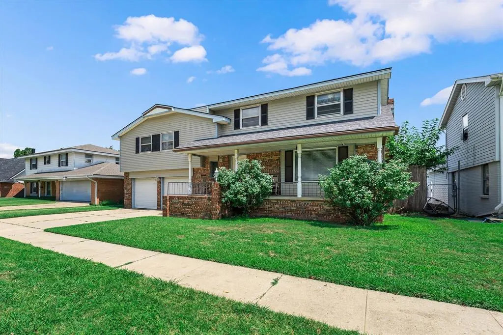 Photo 3 — 2232 Laneway Drive, Oklahoma City, OK 73159
