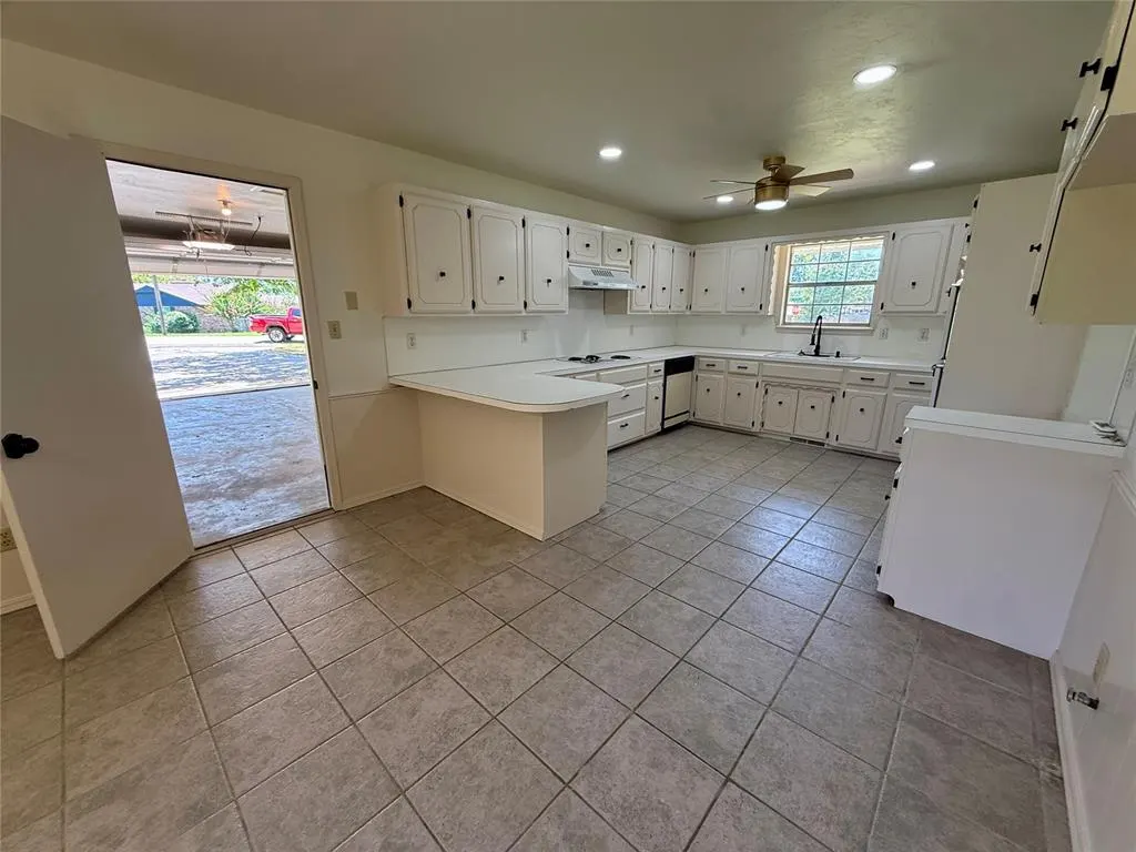 Photo 9 — 2200 Grisso Drive, Seminole, OK 74868