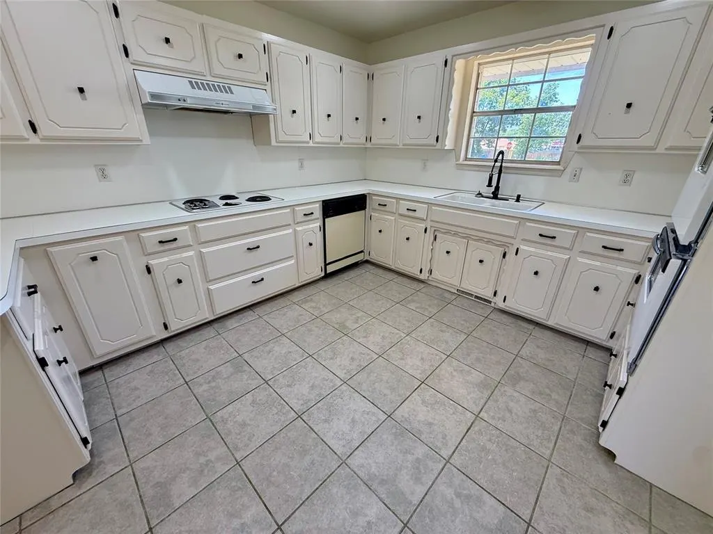 Photo 10 — 2200 Grisso Drive, Seminole, OK 74868