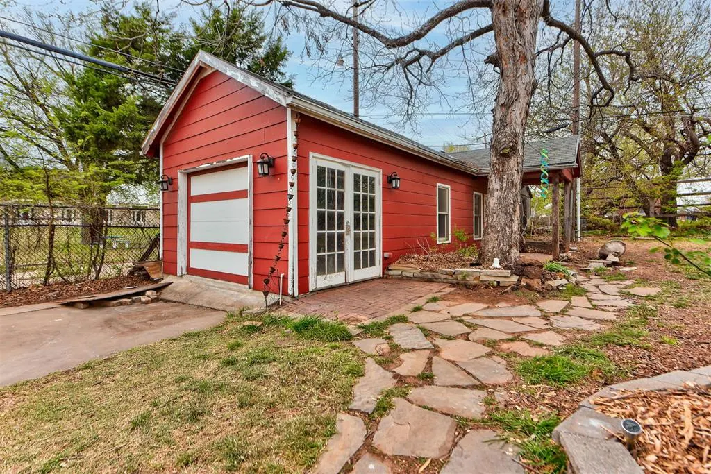 Photo 8 — 819 NW 25th Street, Oklahoma City, OK 73106