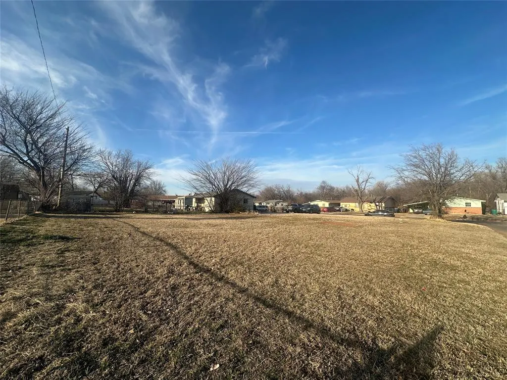 Photo 2 — 4813 S Shallow Brook Drive, Oklahoma City, OK 73129