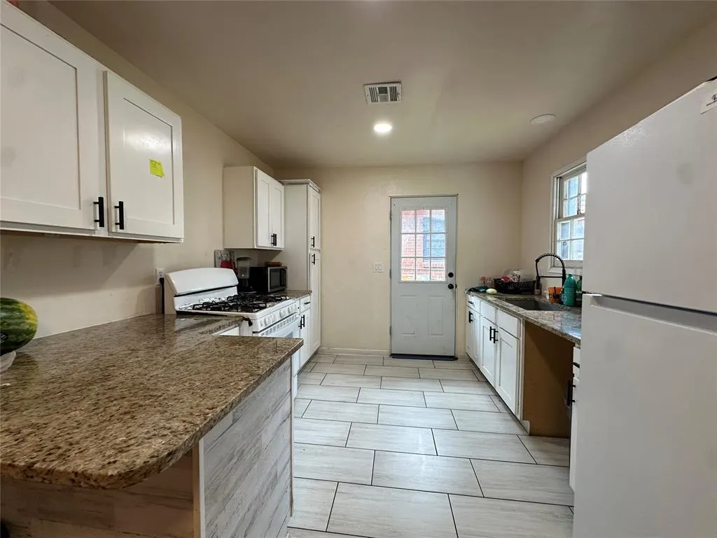 Photo 2 — 3237 NW 40th Street, Oklahoma City, OK 73112