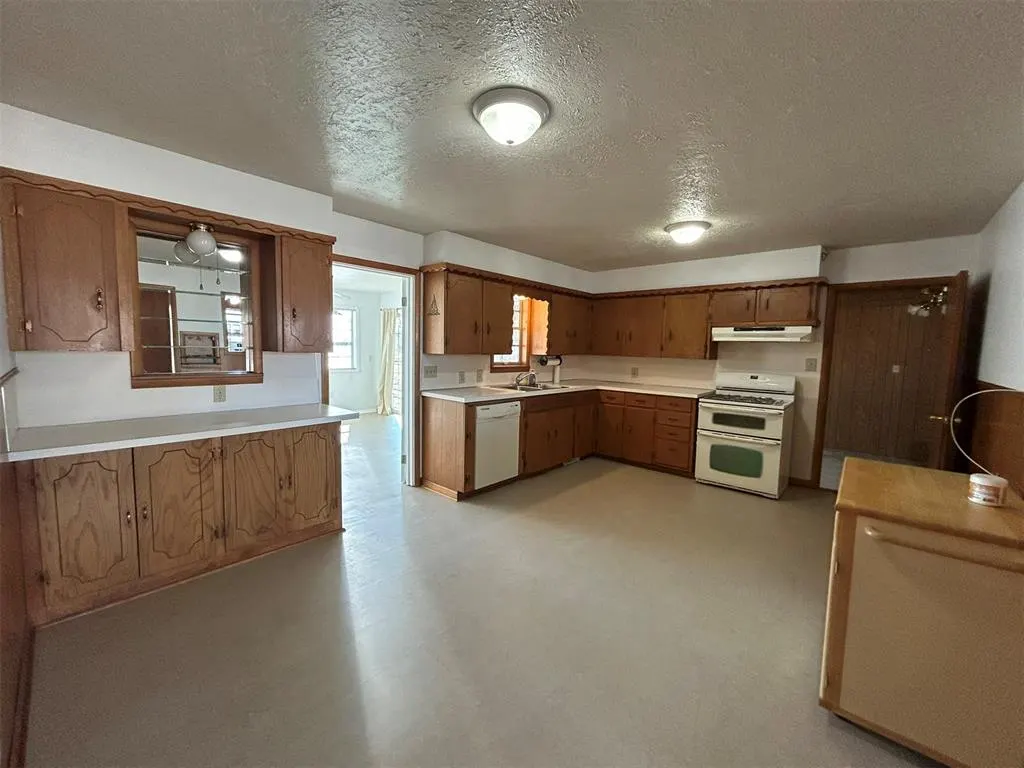 Photo 2 — 514 E Center Street, Lexington, OK 73051