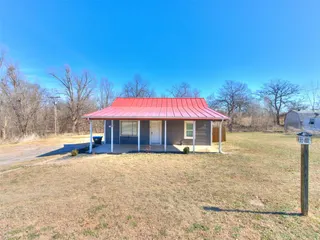 Sold home at 308 S Dogwood Street