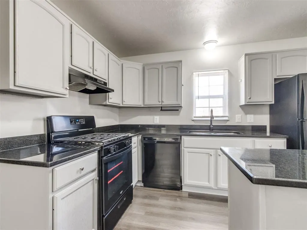 Photo 5 — 308 S Dogwood Street, Luther, OK 73054