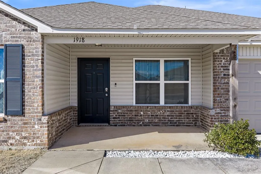 Photo 2 — 1918 Oak Tree, Shawnee, OK 74804
