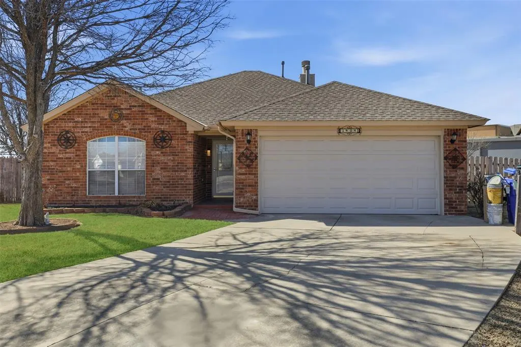 Front exterior — 1404 Buena Vista Circle, Norman, OK 73071