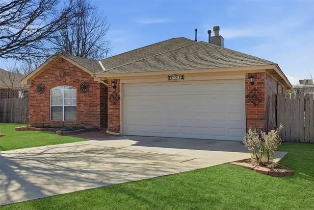 Photo 3 — 1404 Buena Vista Circle, Norman, OK 73071