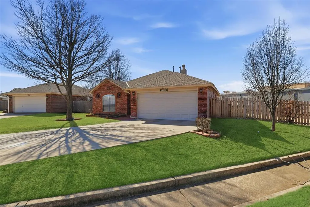 Photo 4 — 1404 Buena Vista Circle, Norman, OK 73071