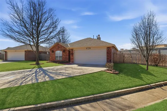 Photo 4 — 1404 Buena Vista Circle, Norman, OK 73071