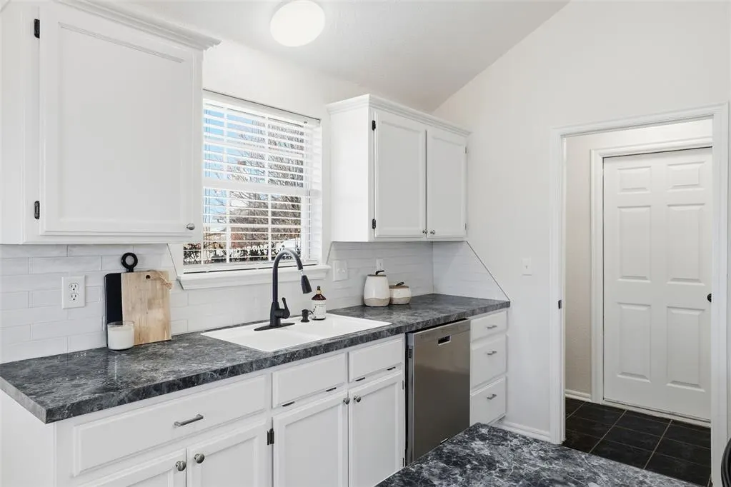 Photo 16 — 1404 Buena Vista Circle, Norman, OK 73071