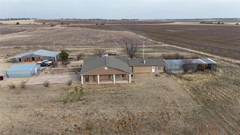 Photo 3 — 21133 County 2560 Street, Binger, OK 73009