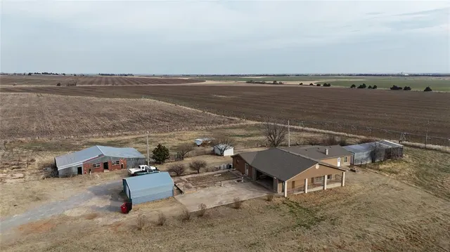 Photo 4 — 21133 County 2560 Street, Binger, OK 73009