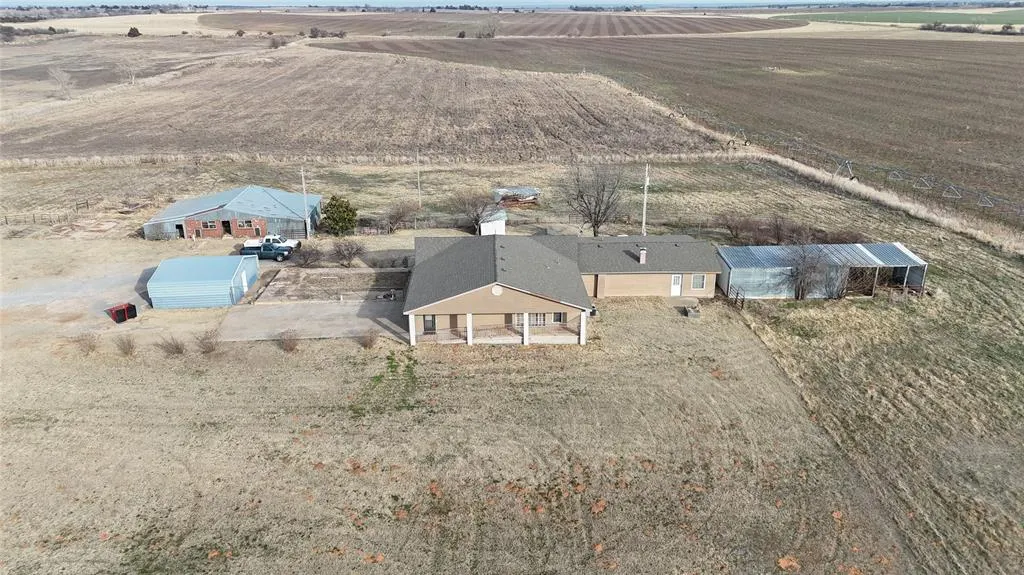 Photo 5 — 21133 County 2560 Street, Binger, OK 73009