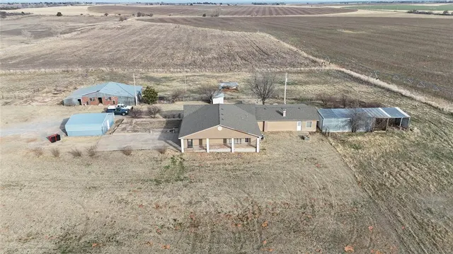 Photo 5 — 21133 County 2560 Street, Binger, OK 73009