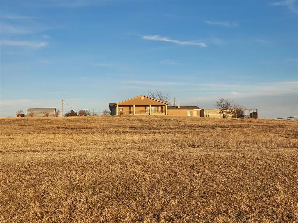 Photo 6 — 21133 County 2560 Street, Binger, OK 73009