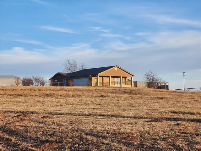 Photo 8 — 21133 County 2560 Street, Binger, OK 73009
