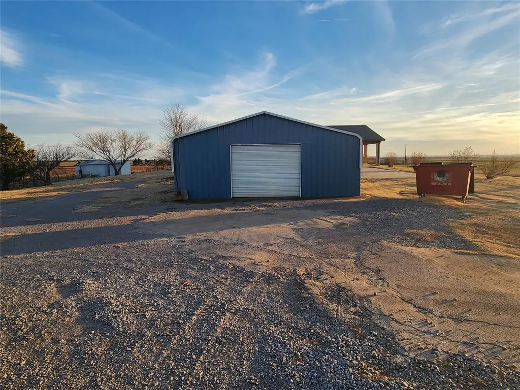 Photo 10 — 21133 County 2560 Street, Binger, OK 73009