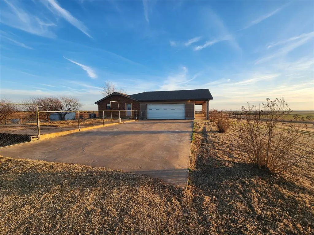 Photo 11 — 21133 County 2560 Street, Binger, OK 73009