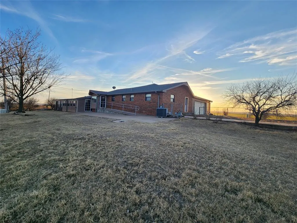 Photo 12 — 21133 County 2560 Street, Binger, OK 73009