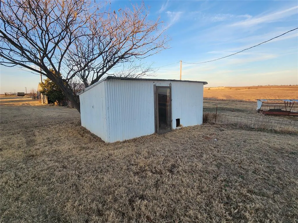 Photo 14 — 21133 County 2560 Street, Binger, OK 73009