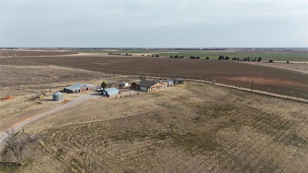 Photo 38 — 21133 County 2560 Street, Binger, OK 73009